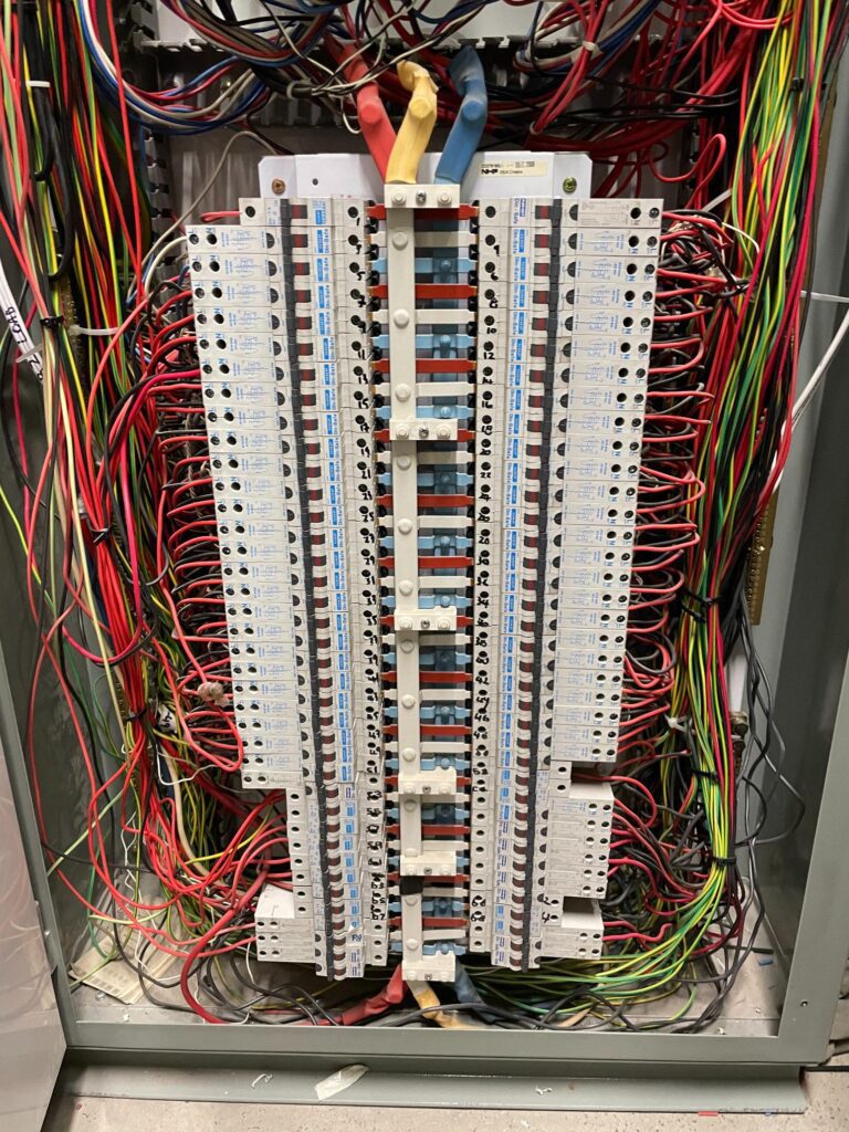 Commercial Electrician in Tecoma