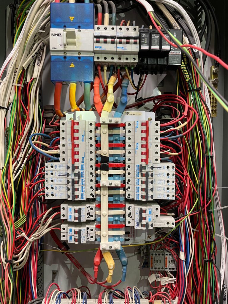 Commercial Electrician in Upwey